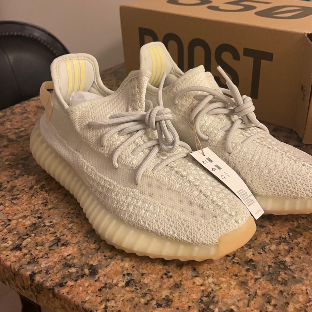 BRAND NEW YEEZY BOOST 350 V2 ‘LIGHT’